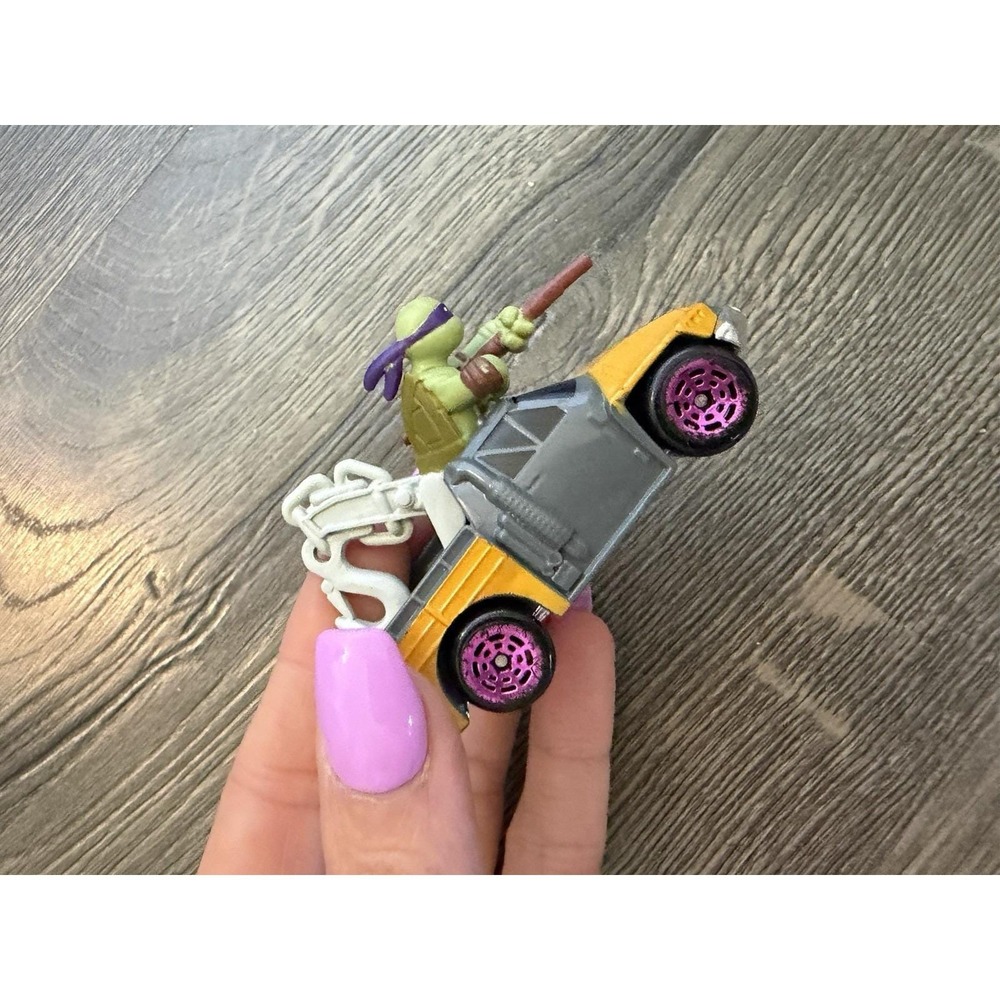 PLAYMATES Tmnt DONARELLO Tow Truck Die Cast Car Teenage Mutant Ninja Turtles